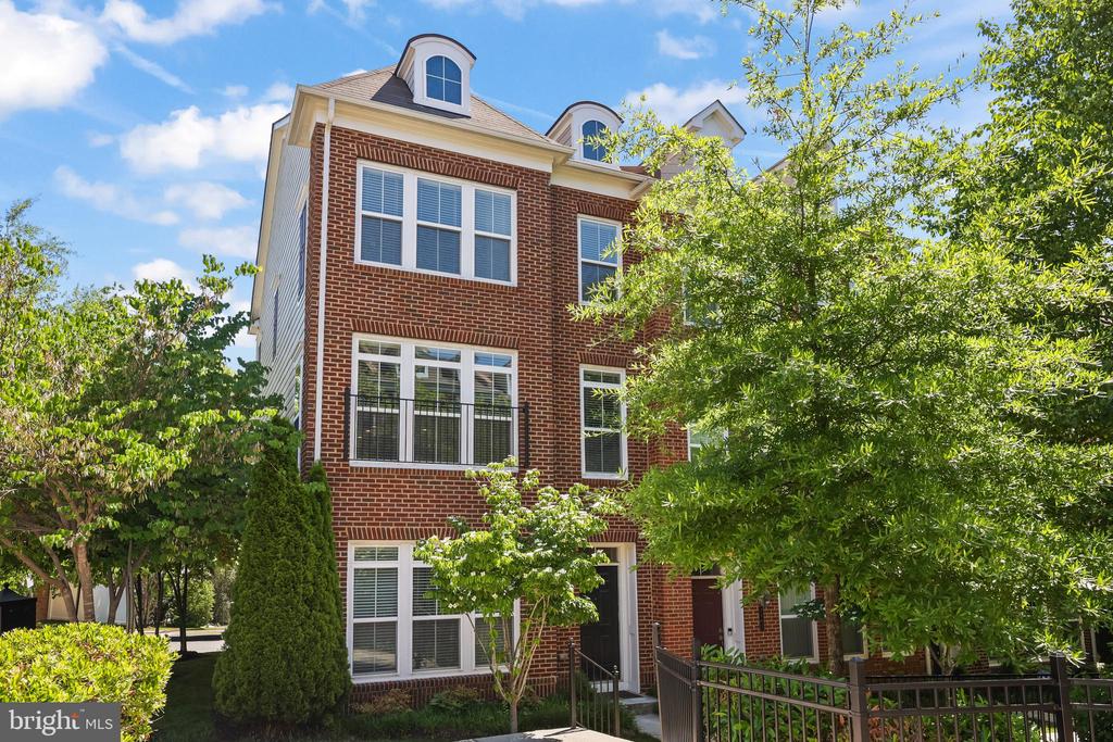 9640 PULLMAN PLACE