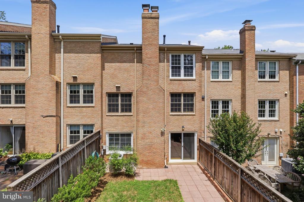 2007 HOPEWOOD DRIVE