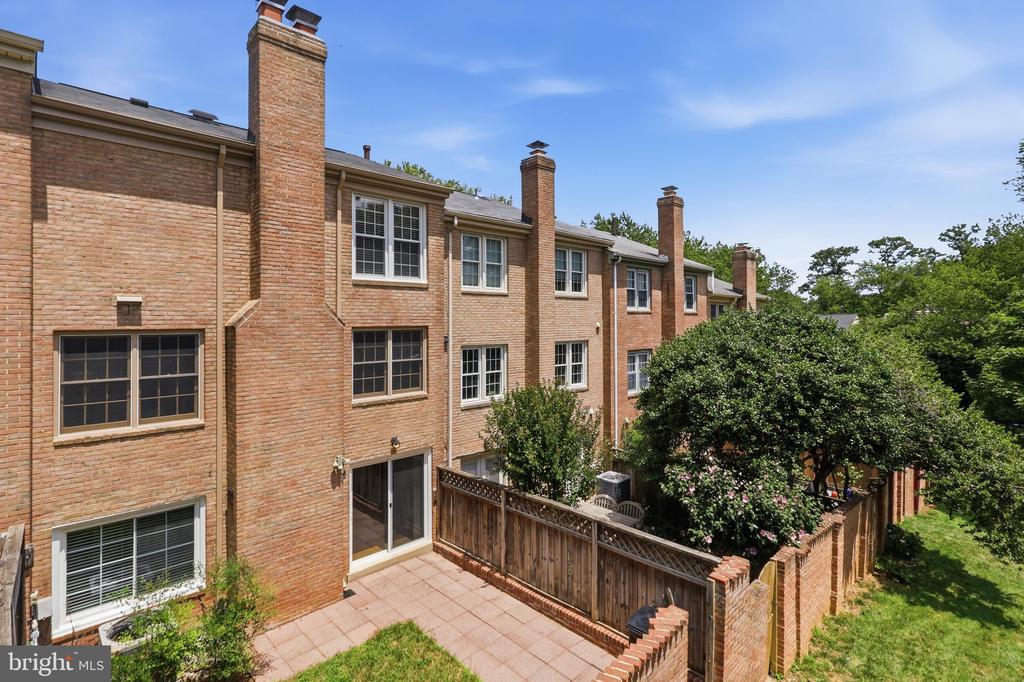 2007 HOPEWOOD DRIVE