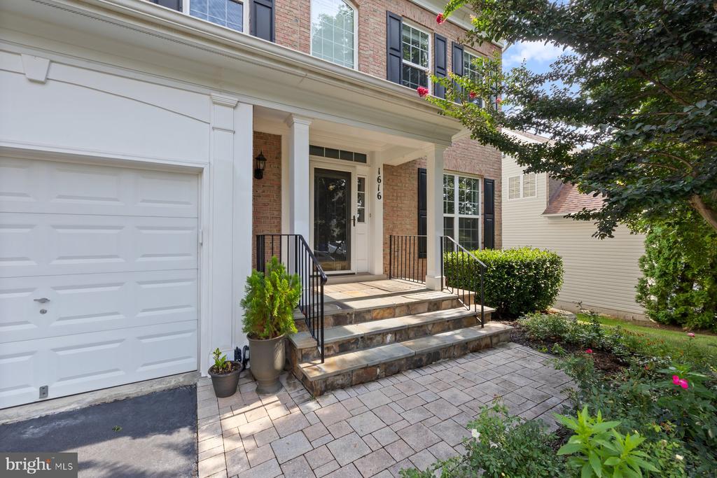 1616 CHICKASAW PLACE NE