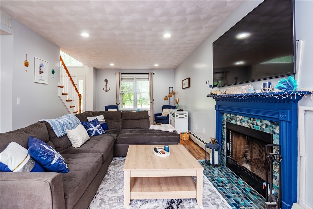 195 Oakland Beach Avenue