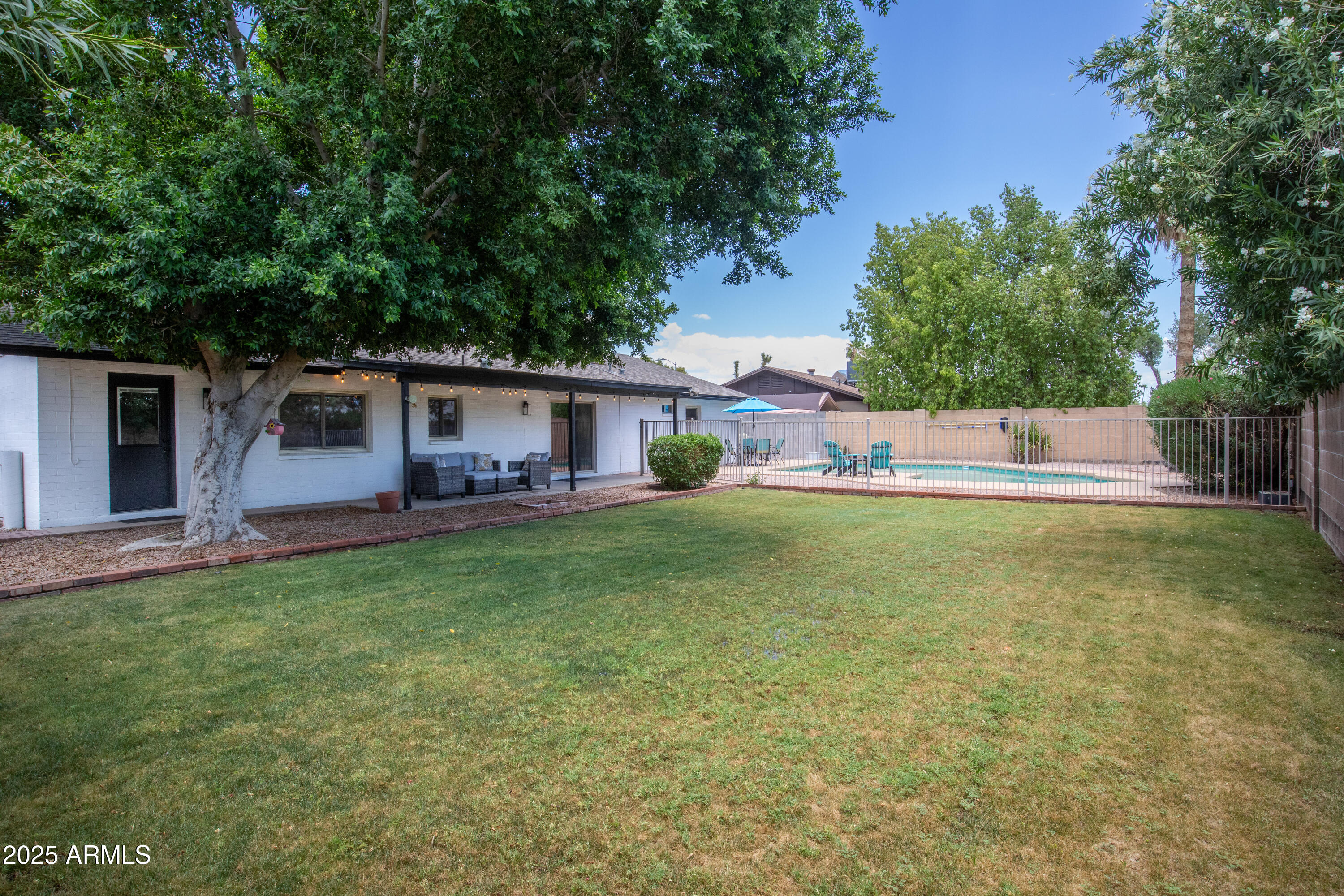 2809 E HILLERY Drive