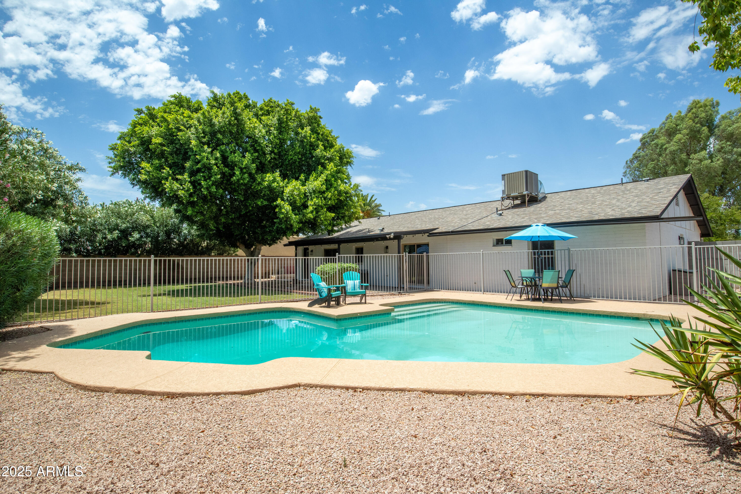 2809 E HILLERY Drive