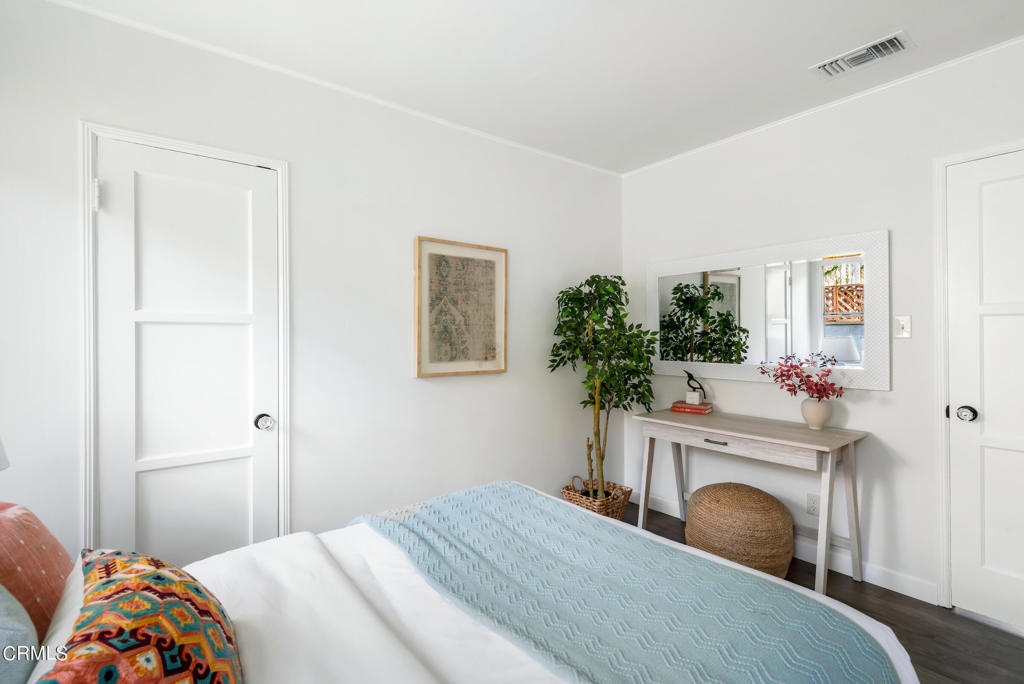 1581 N Roosevelt Avenue