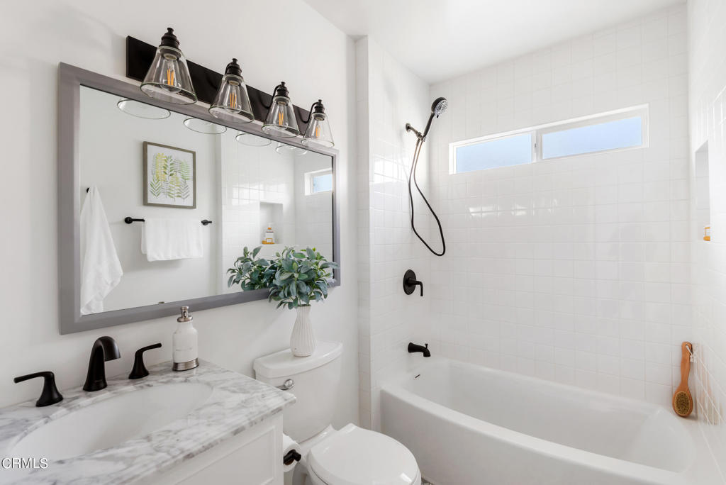 1581 N Roosevelt Avenue