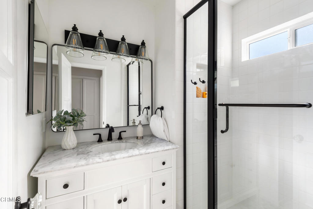 1581 N Roosevelt Avenue