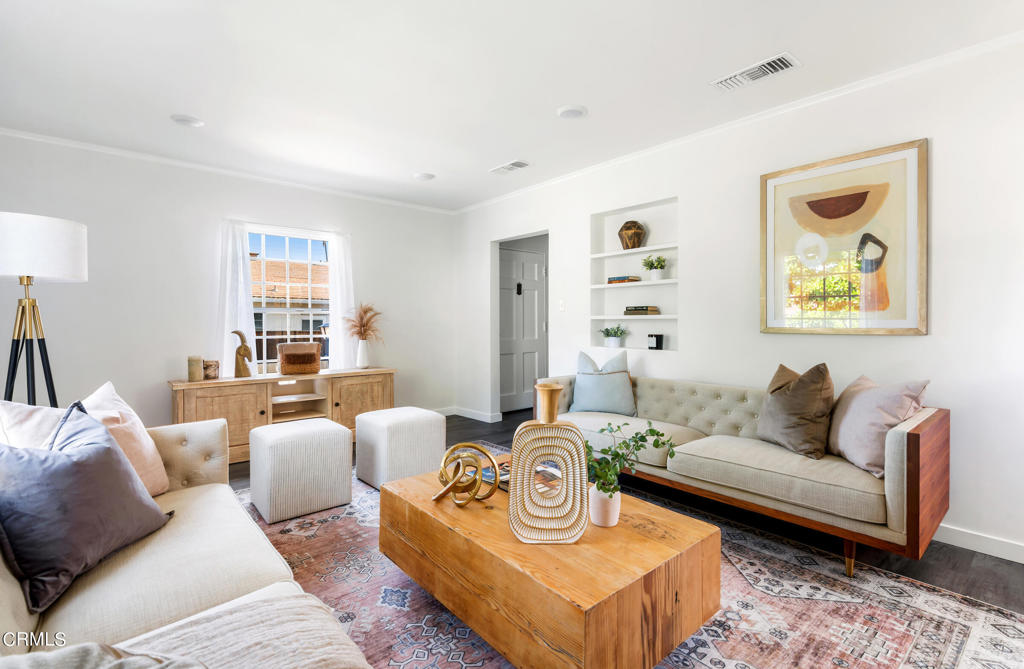 1581 N Roosevelt Avenue