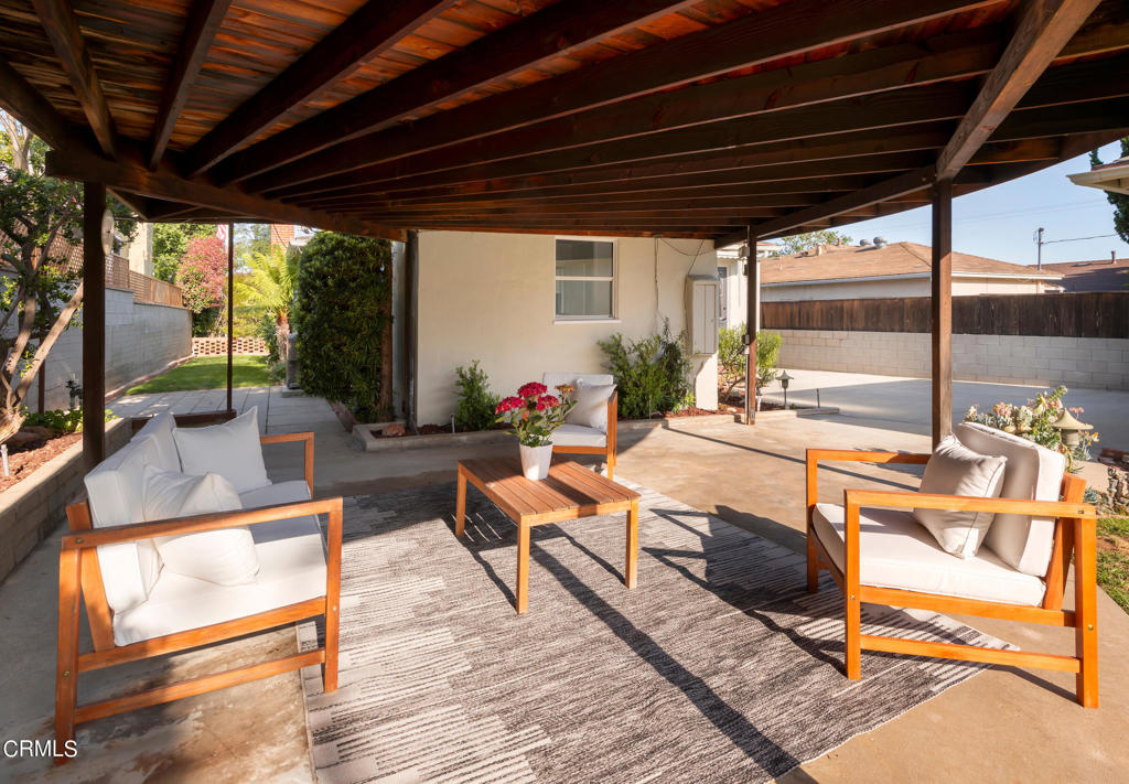 1581 N Roosevelt Avenue