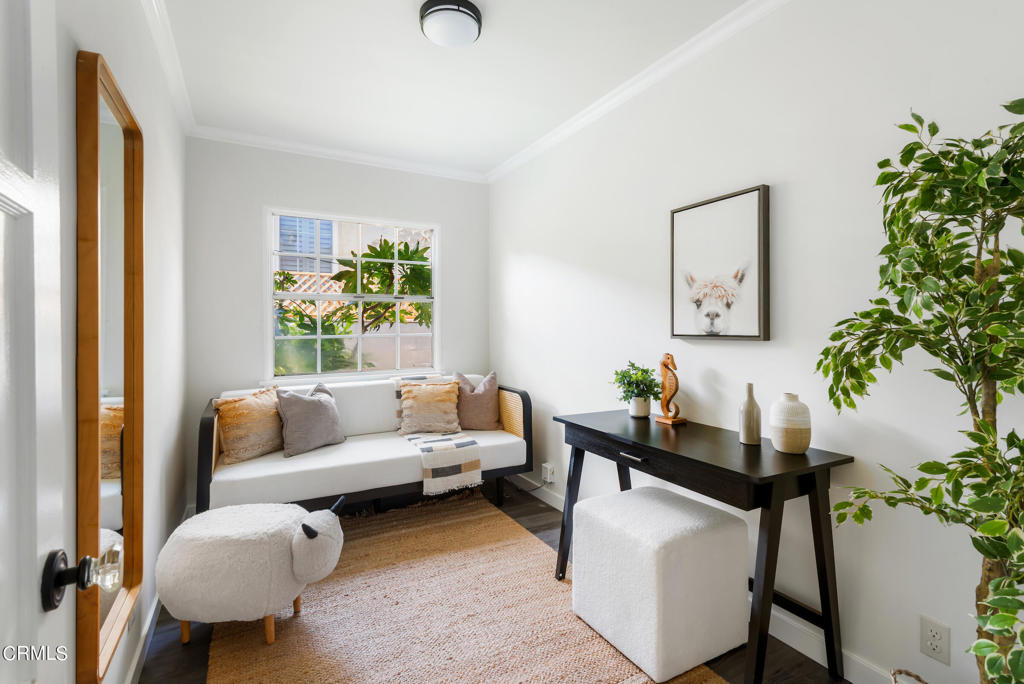 1581 N Roosevelt Avenue