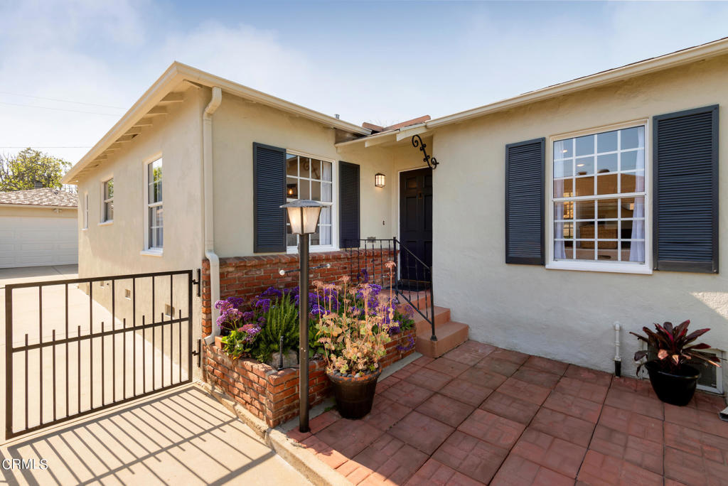 1581 N Roosevelt Avenue