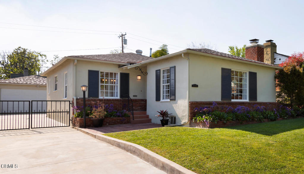 1581 N Roosevelt Avenue