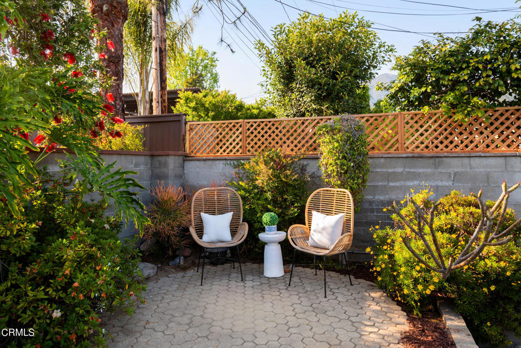 1581 N Roosevelt Avenue