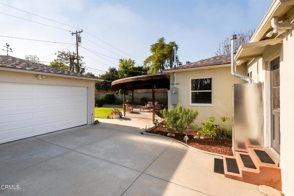 1581 N Roosevelt Avenue