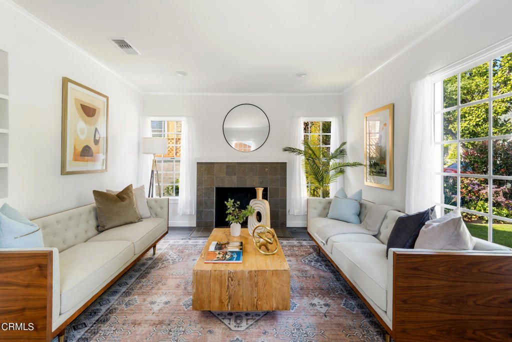 1581 N Roosevelt Avenue