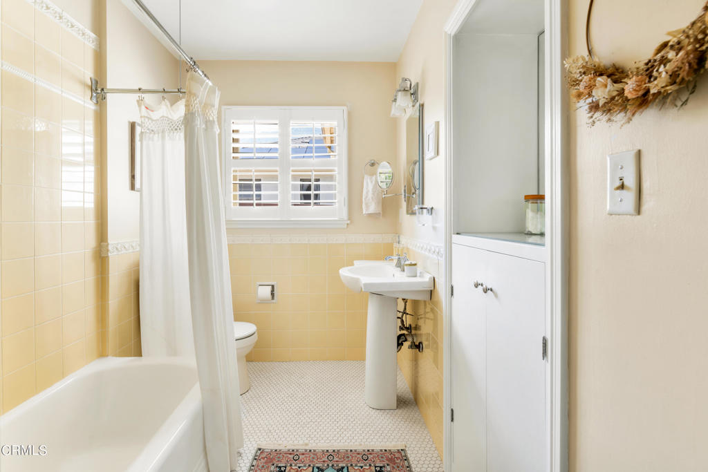 1873 N Harding Avenue