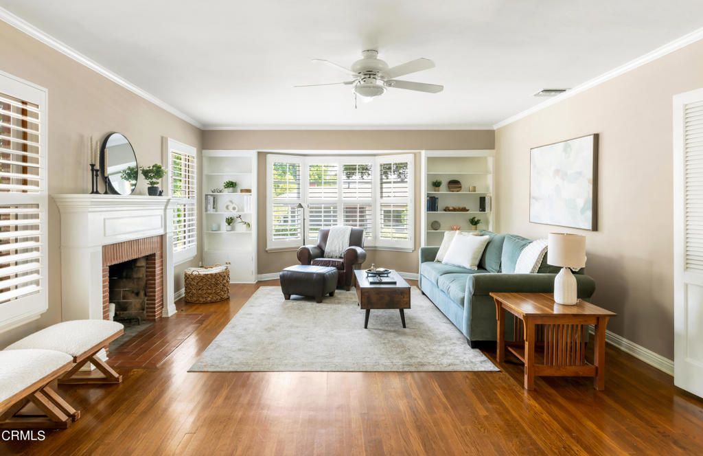 1873 N Harding Avenue