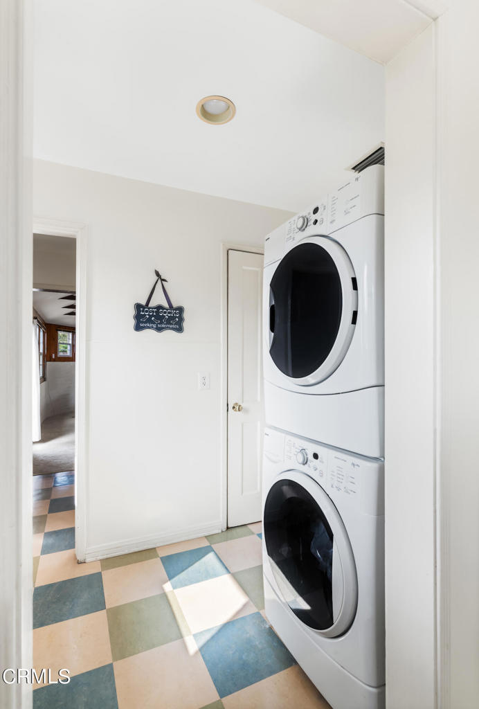 1921 N Harding Avenue