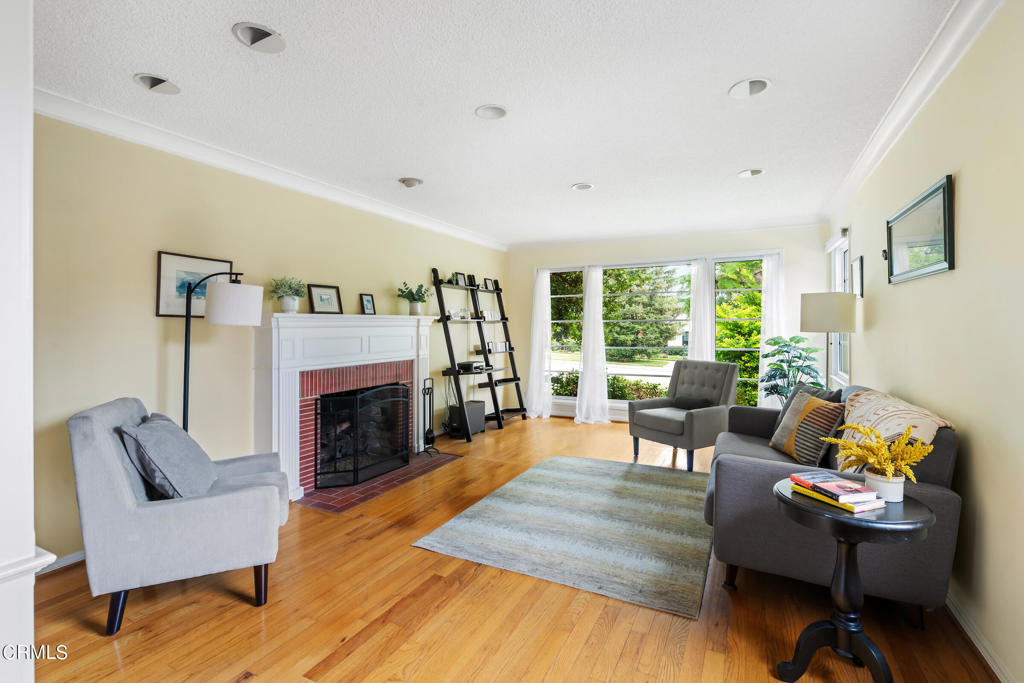 1921 N Harding Avenue