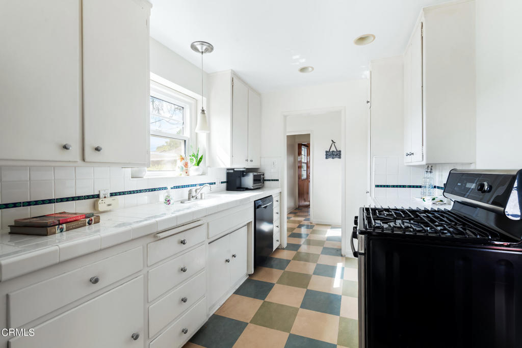 1921 N Harding Avenue