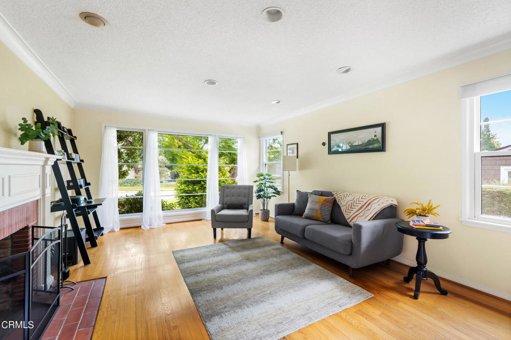 1921 N Harding Avenue