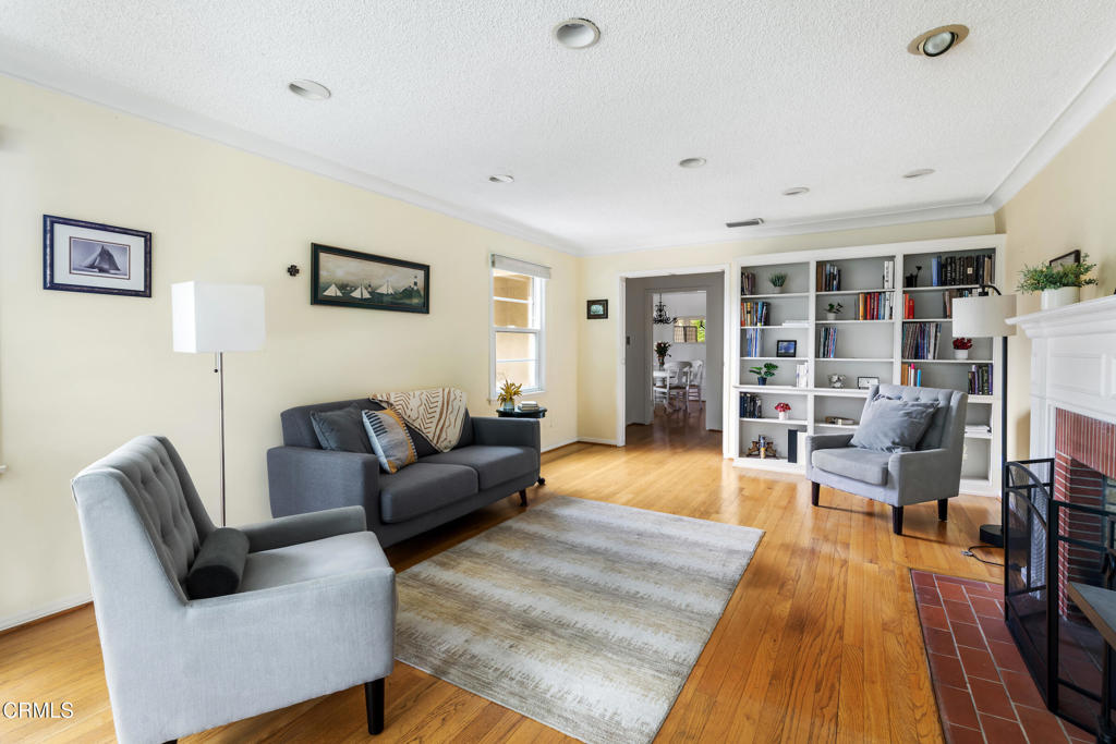 1921 N Harding Avenue