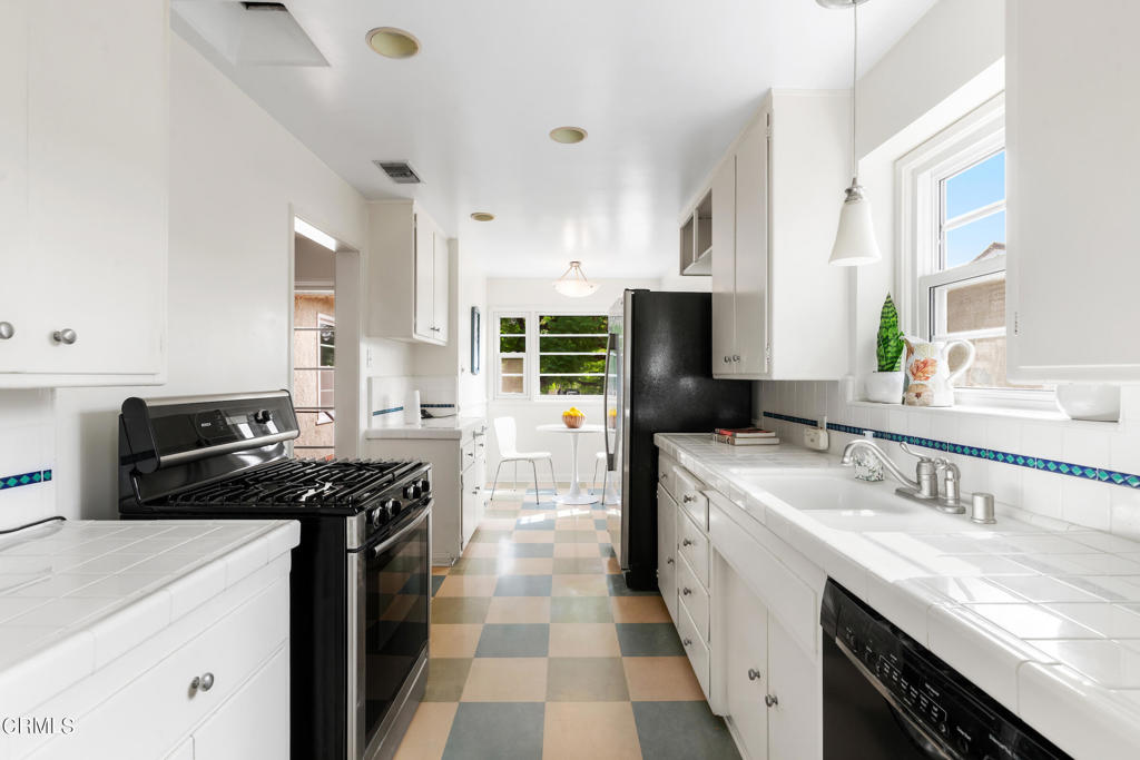 1921 N Harding Avenue