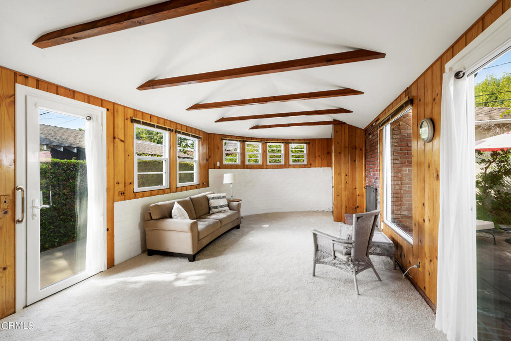 1921 N Harding Avenue