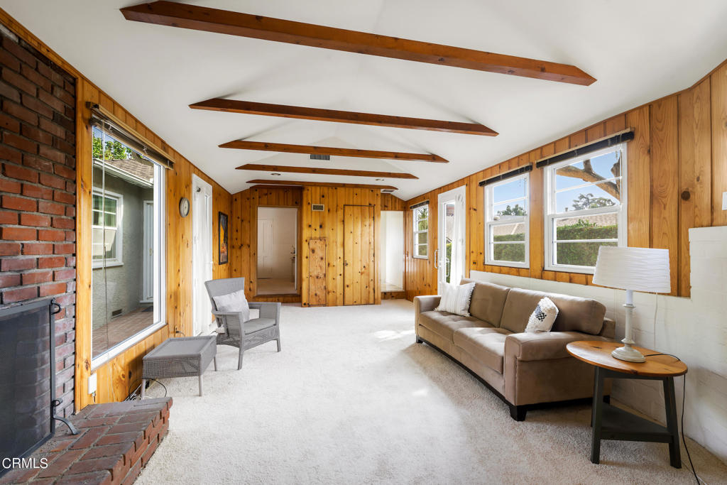 1921 N Harding Avenue