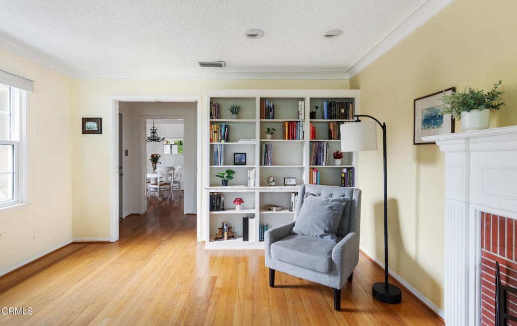 1921 N Harding Avenue