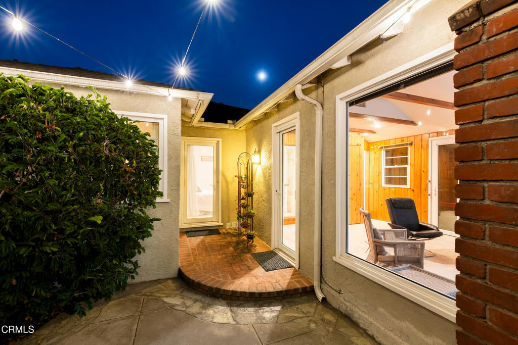 1921 N Harding Avenue