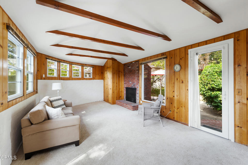 1921 N Harding Avenue