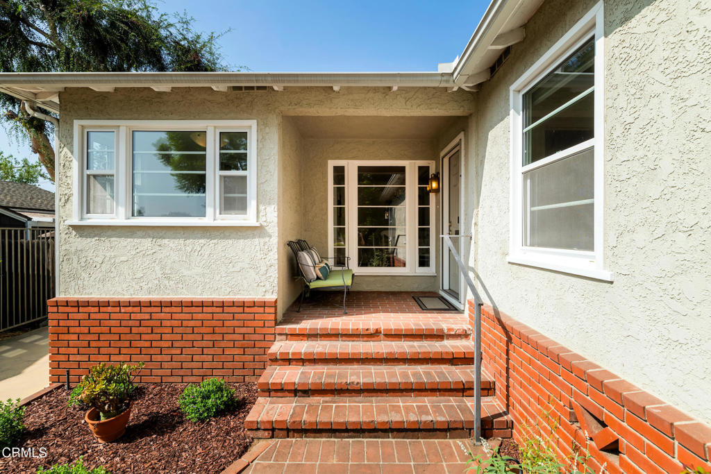 1921 N Harding Avenue