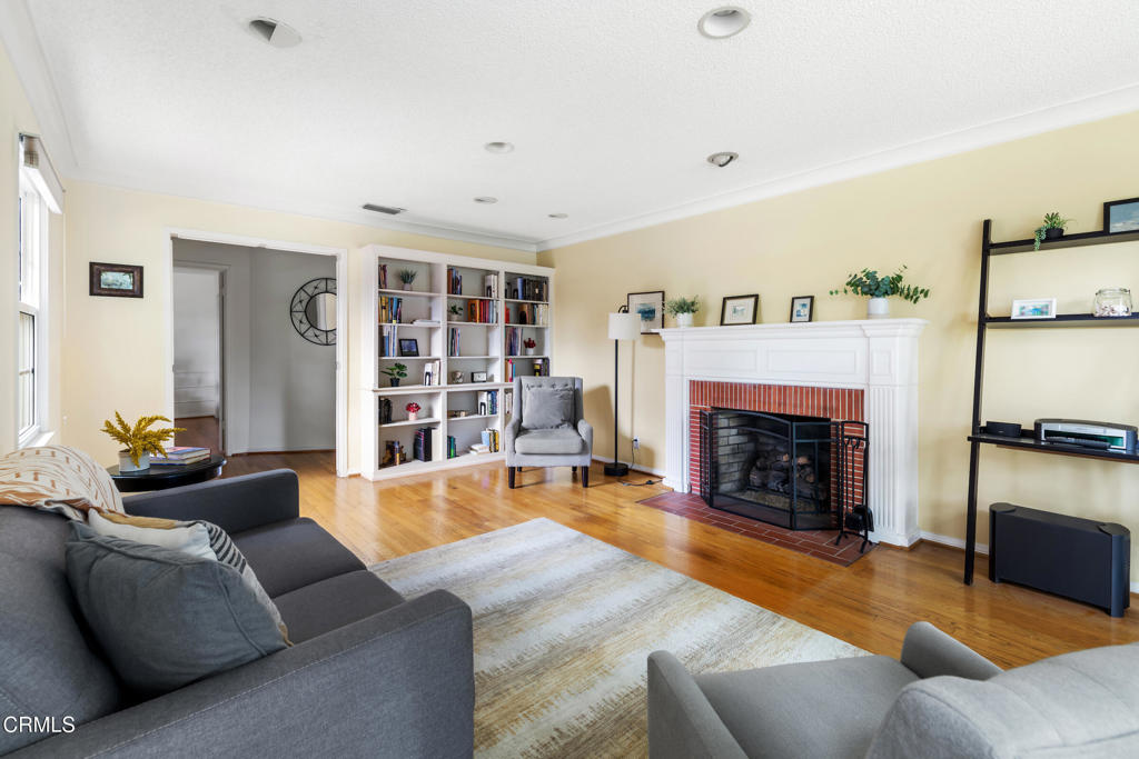 1921 N Harding Avenue