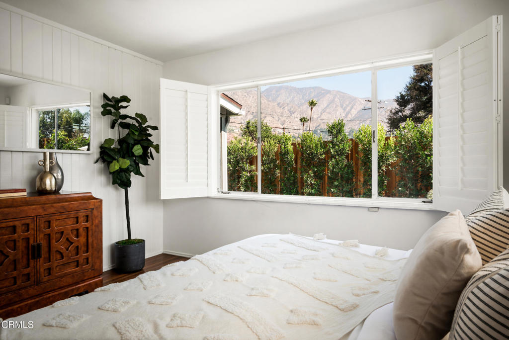 1640 N Altadena Drive