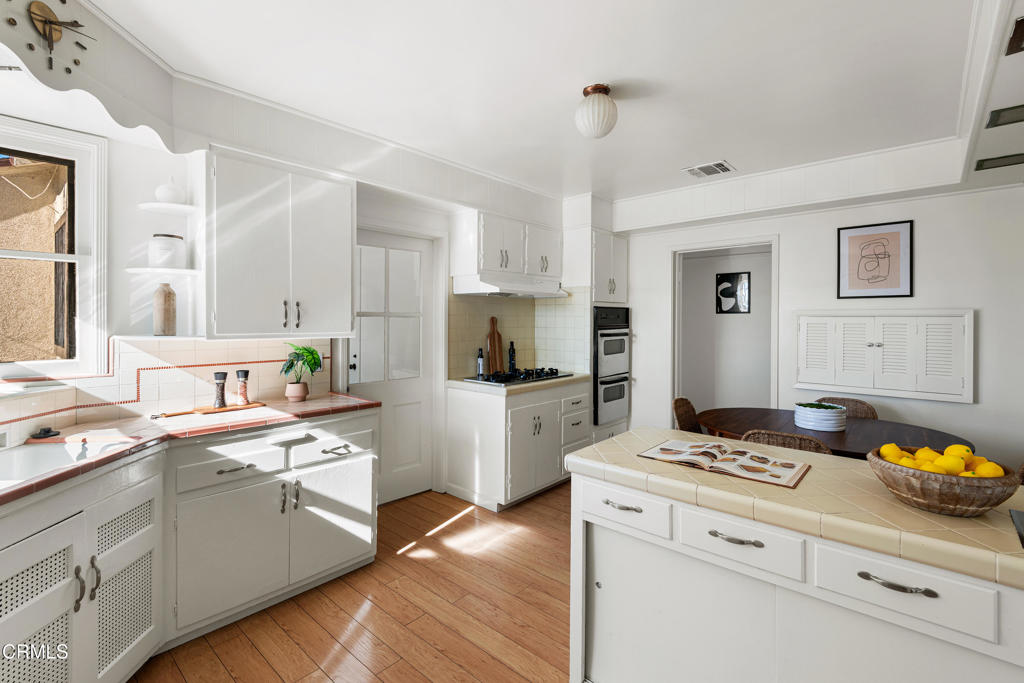 1563 Valencia Avenue