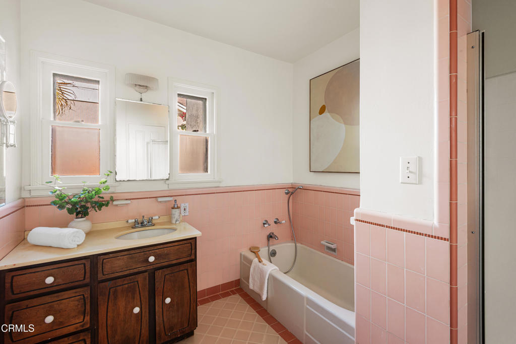 1563 Valencia Avenue