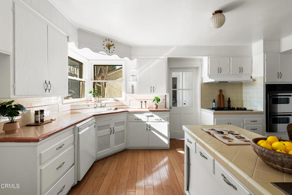 1563 Valencia Avenue