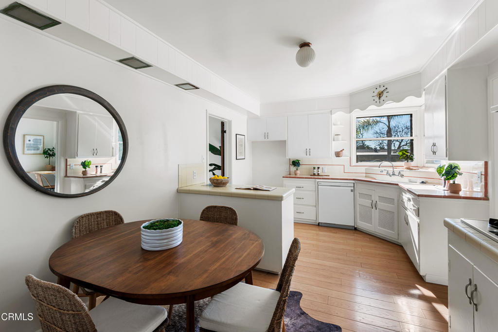 1563 Valencia Avenue