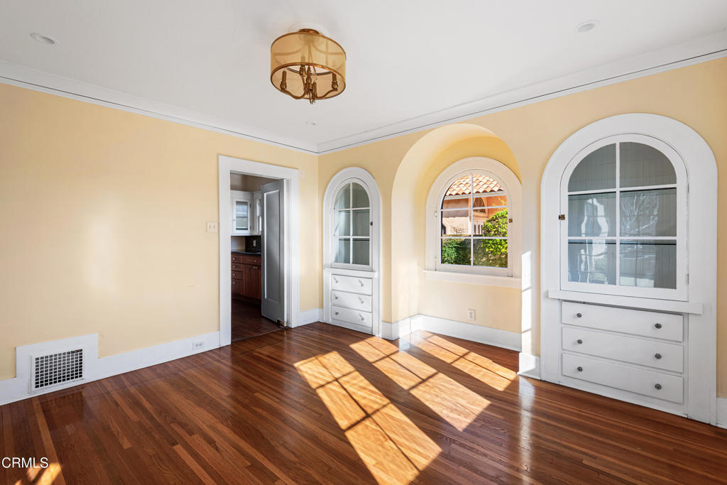 143 W Greystone Avenue