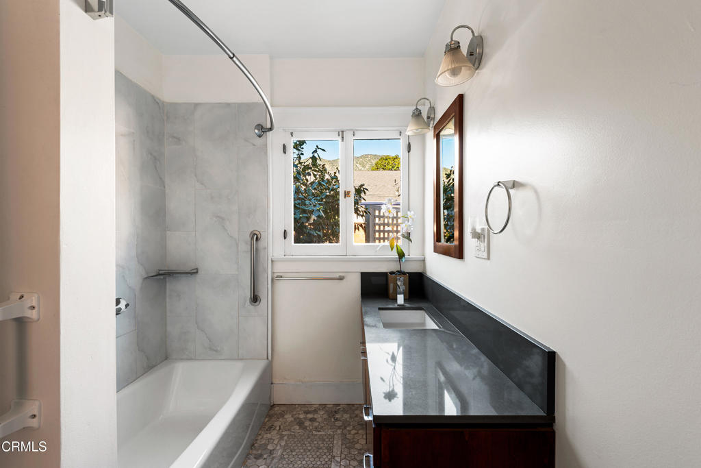 143 W Greystone Avenue