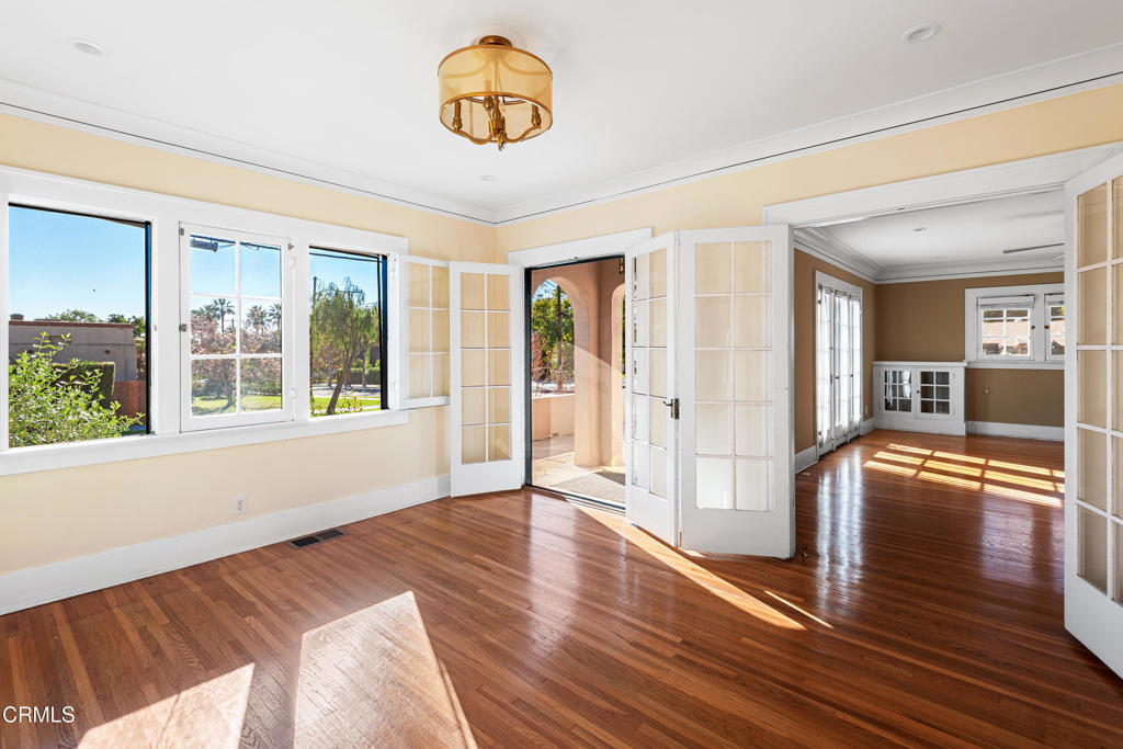 143 W Greystone Avenue