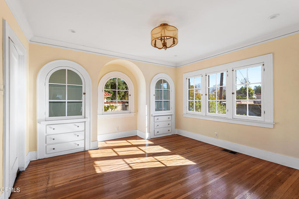 143 W Greystone Avenue