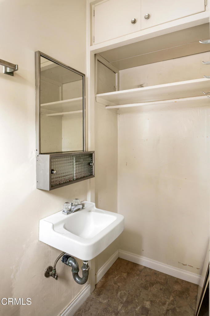 1533 Coolidge Avenue