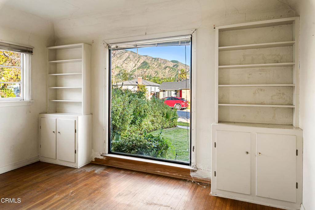 1533 Coolidge Avenue