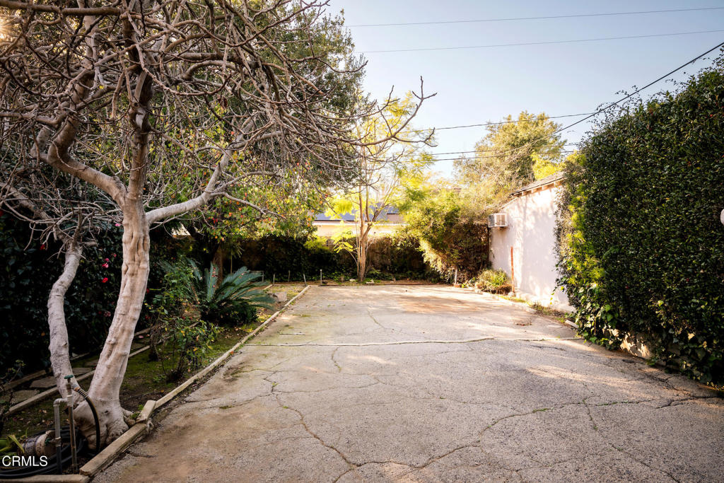 1533 Coolidge Avenue