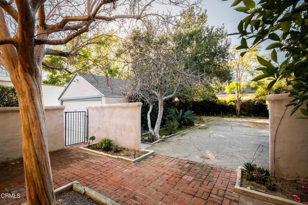 1533 Coolidge Avenue