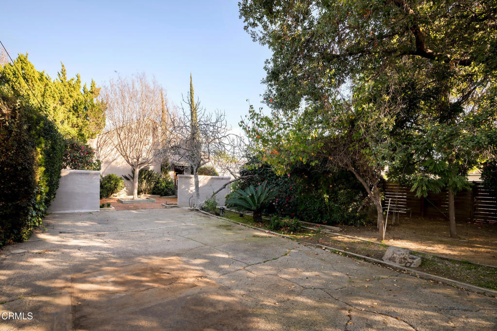 1533 Coolidge Avenue