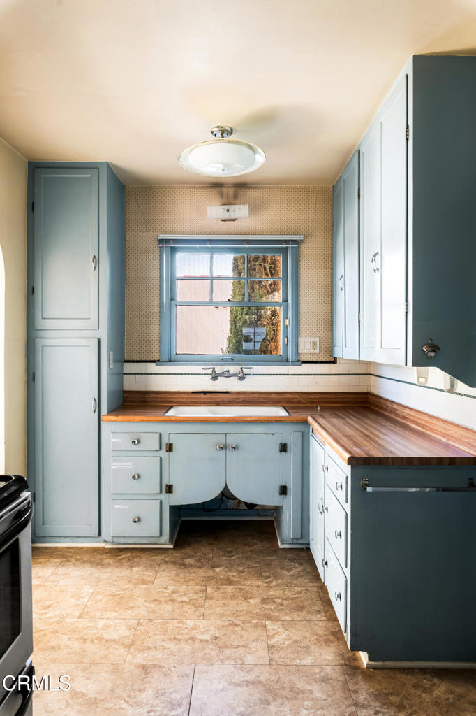 1533 Coolidge Avenue