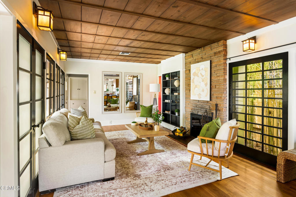 1364 N Harding Avenue