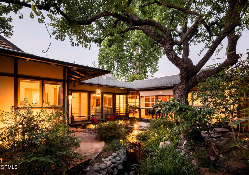 1364 N Harding Avenue